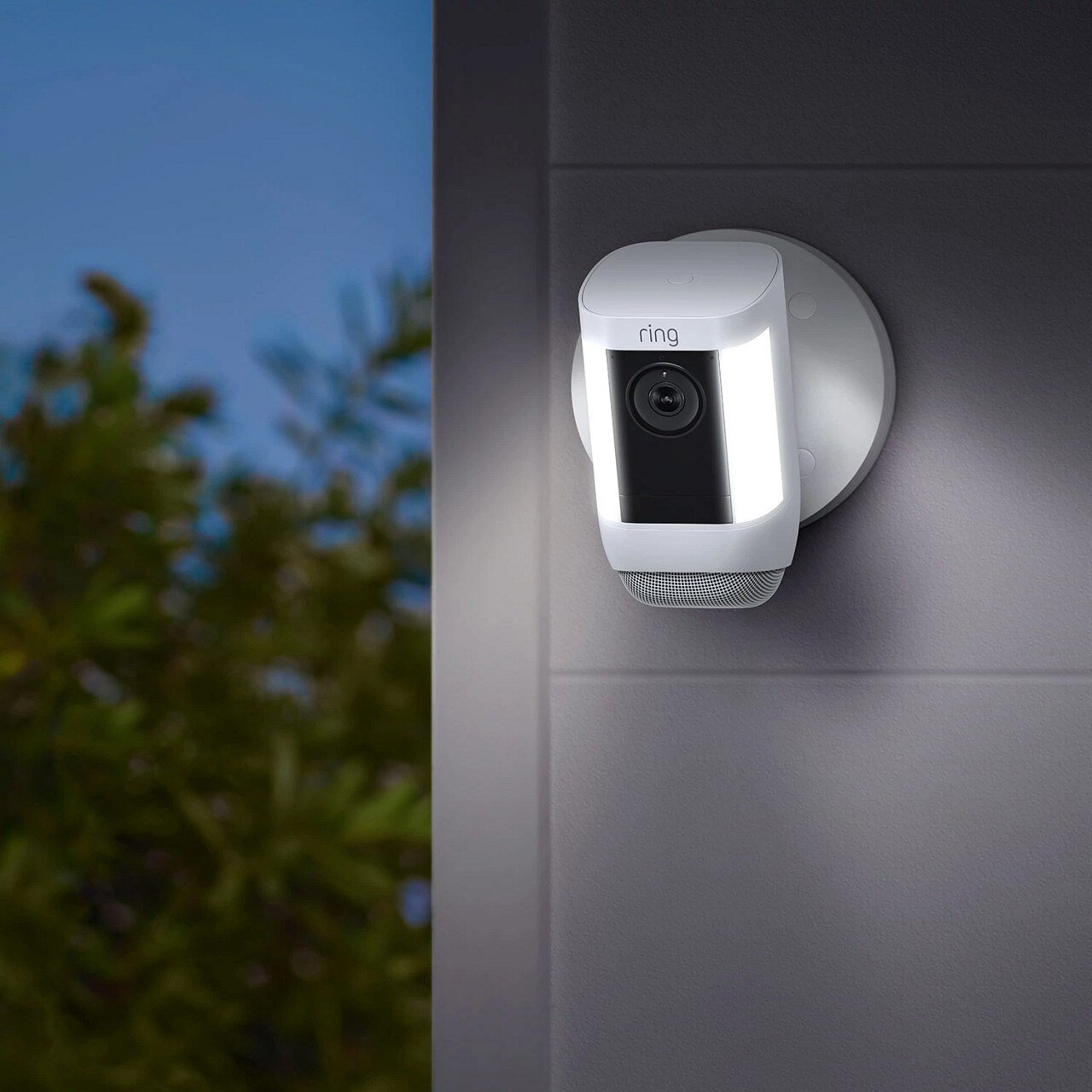 Spotlight outdoor cam